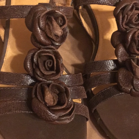 Nurture Brown leather sandals - Picture 3 of 5